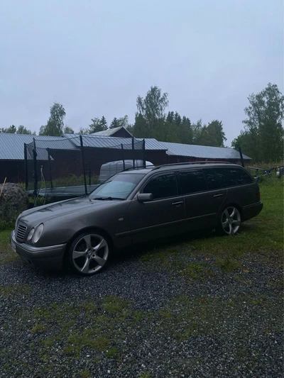Mercedes-Benz E 1999, kuva 3/13