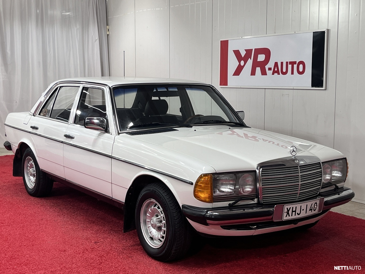 Mercedes-Benz 230