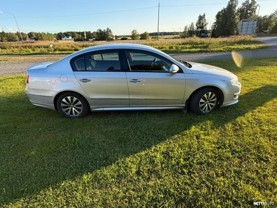 Volkswagen Passat 2010, photo 3/17