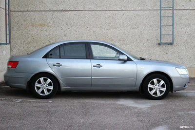 Hyundai Sonata Sedan 2,0 GL 2010, photo 7/16