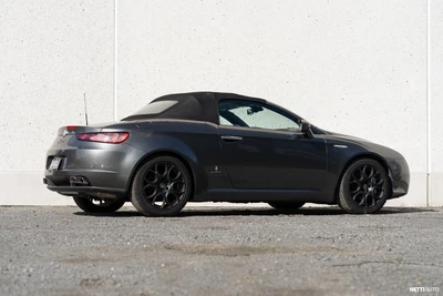 Alfa Romeo Spider 3,2 JTS V6 Q4 (2008) 2008, kuva 3/15