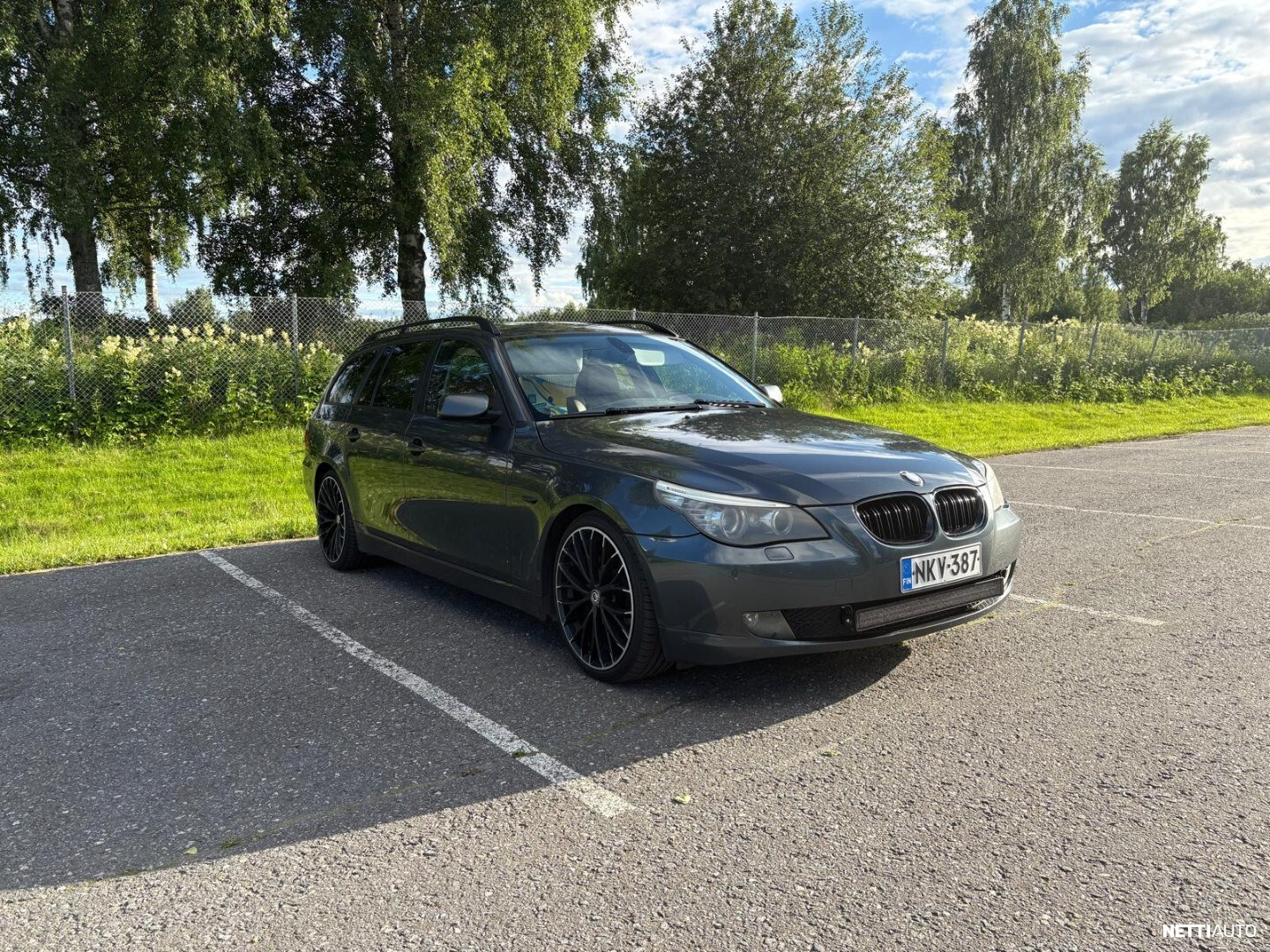 BMW 523