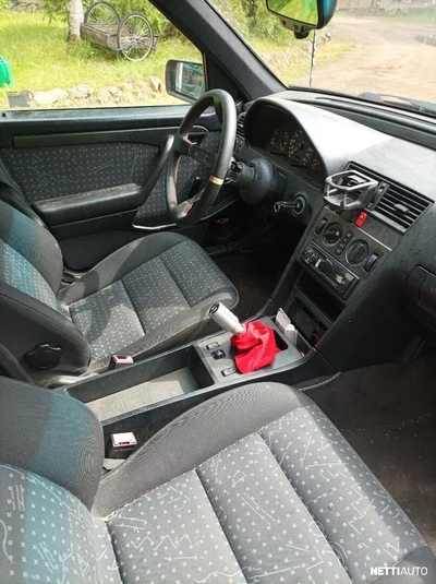 Mercedes-Benz 180 1995, photo 4/4