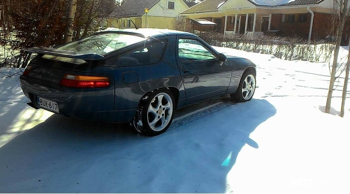 Porsche 928