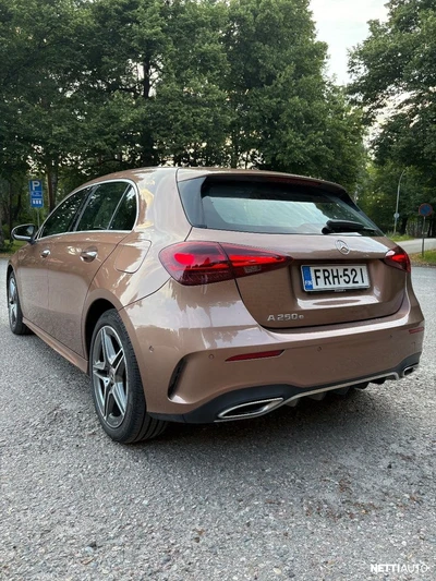 Mercedes-Benz A 250 e A AMG Line 2022, kuva 7/21