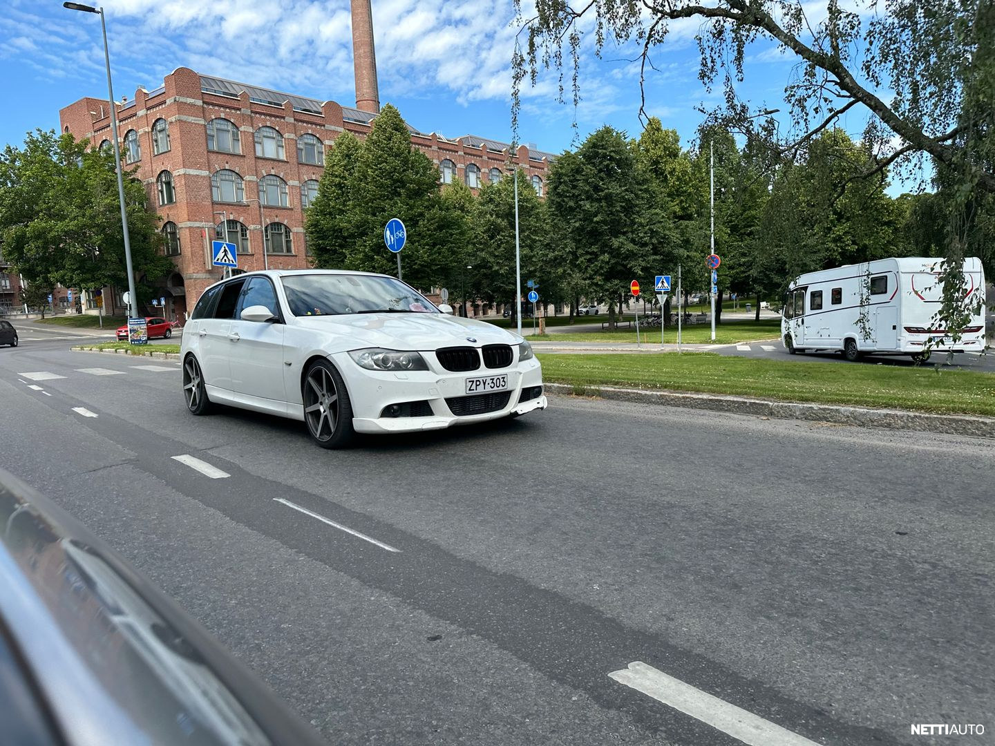 BMW 330