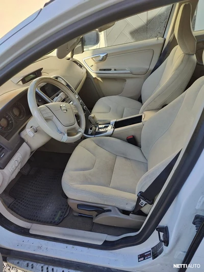 Volvo XC60 2.4D-175 KIN GE 2010, kuva 4/6
