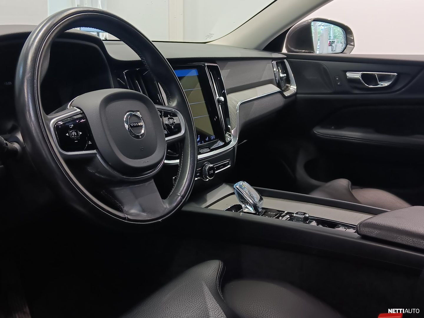 Volvo V60 2021, photo 3/5