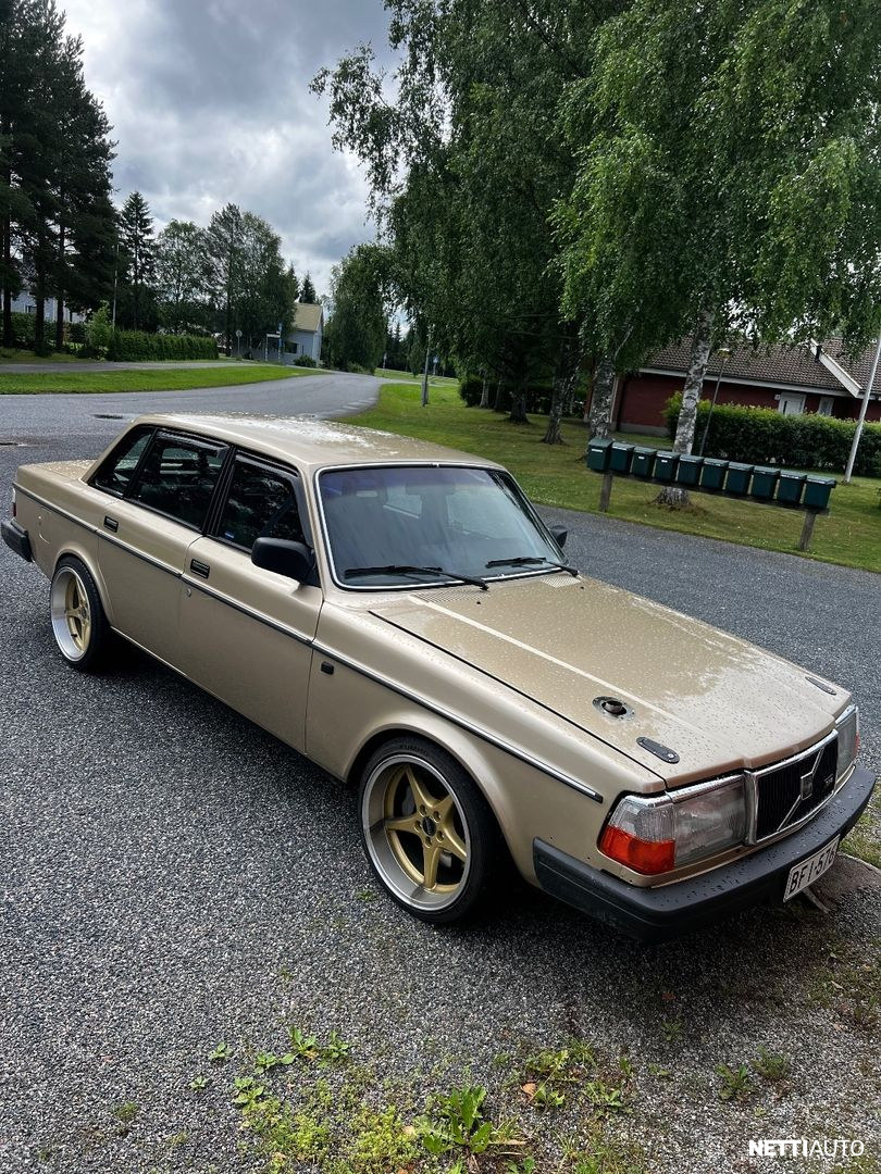 Volvo 244
