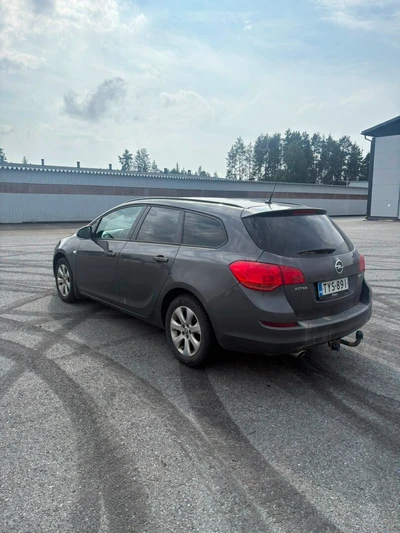 Opel Astra 2012, kuva 7/9