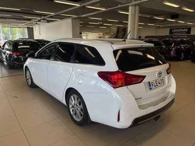 Toyota Auris 2013, kuva 6/12