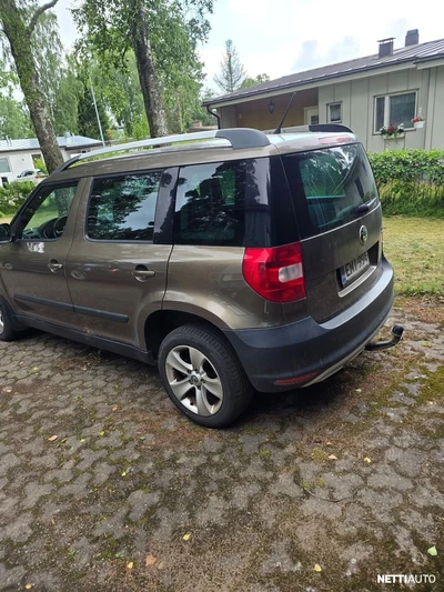 Skoda Yeti 1,6 TDI Adventure GreenLine 2011, kuva 2/6