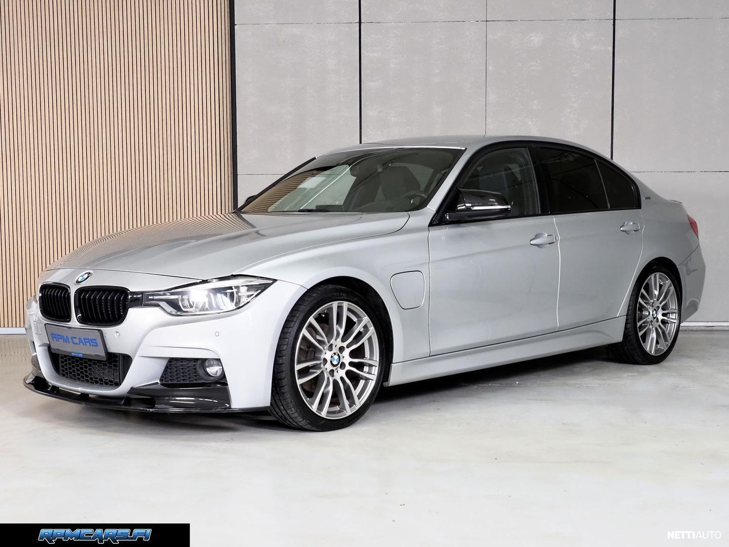 BMW 330