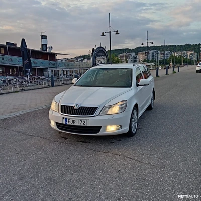 Skoda Octavia Combi 1,6 TDI Ambiente 2011, kuva 2/2