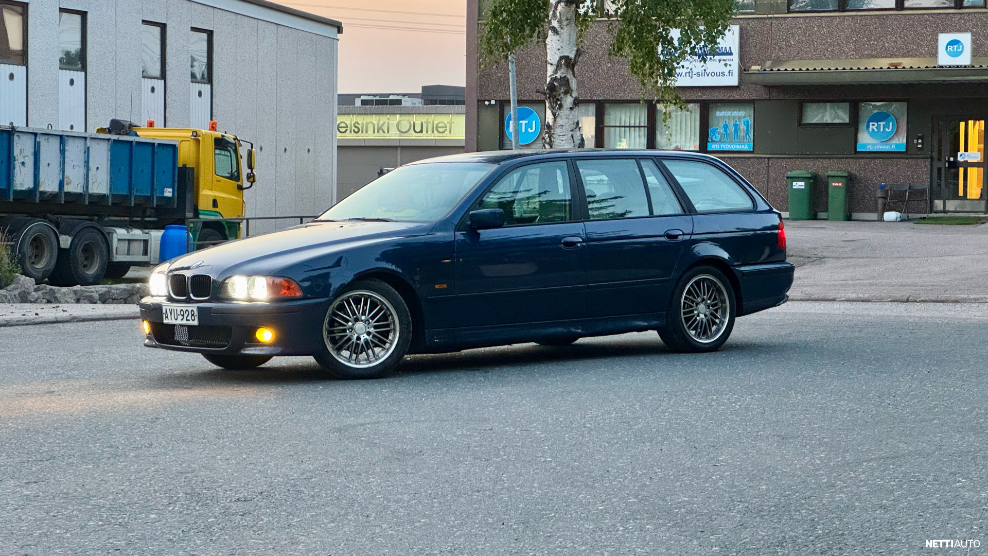 BMW 523