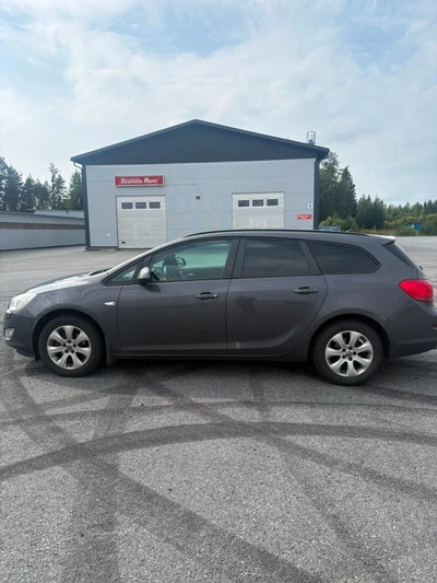 Opel Astra 2012, kuva 6/9