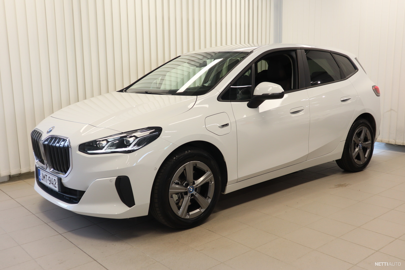 BMW 225