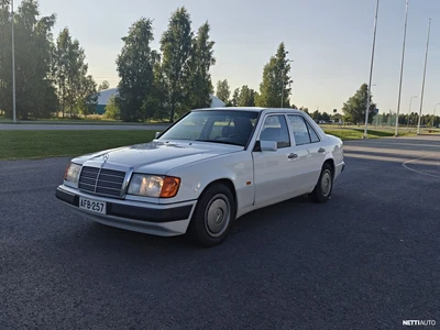 Mercedes-Benz 200 1989, photo 2/12