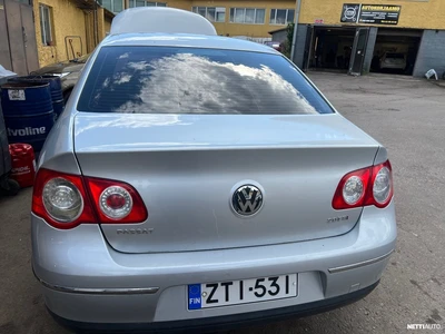 Volkswagen Passat 2005, photo 1/13