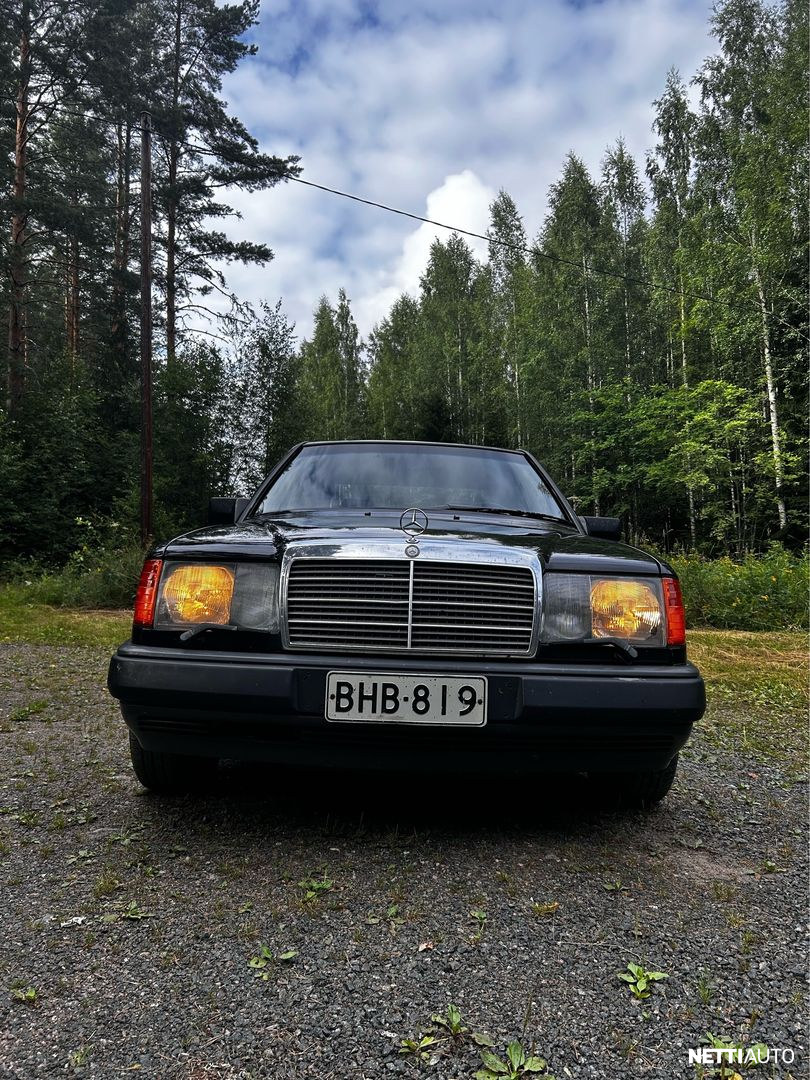 Mercedes-Benz 260