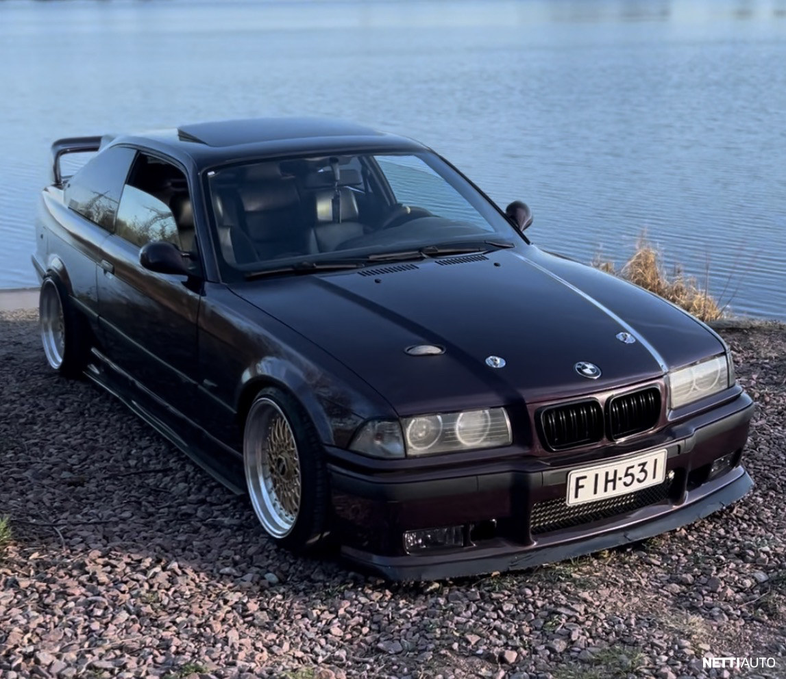 BMW 323