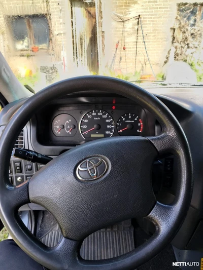 Toyota Hiace 2009, photo 4/9