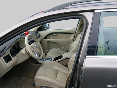 Volvo V70 2,4D Momentum aut 2010, kuva 4/5