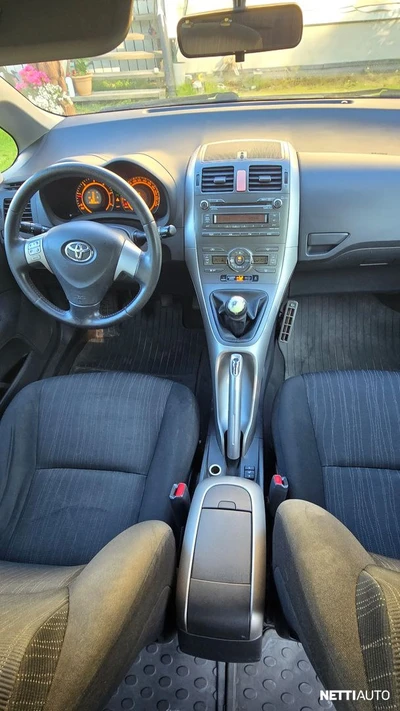 Toyota Auris 2008, kuva 6/7
