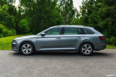Skoda Superb 2019, photo 5/16