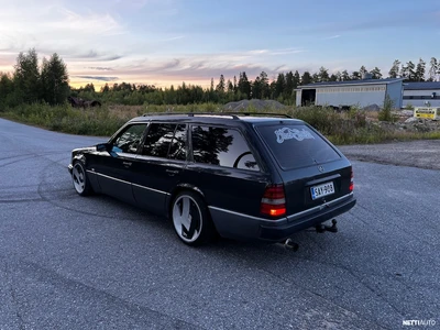 Mercedes-Benz 300 1993, photo 2/8
