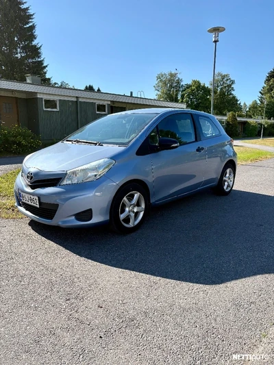 Toyota Yaris 2012, photo 3/13