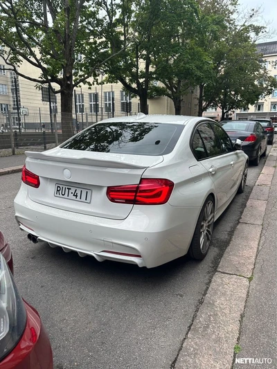 BMW 330 2017, photo 3/9
