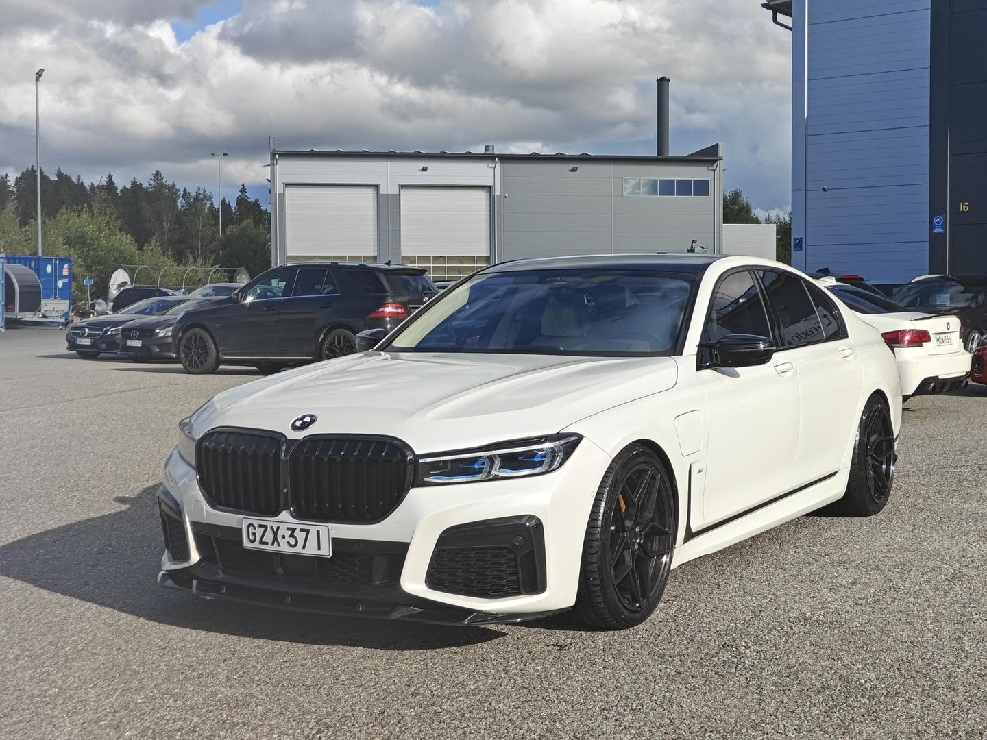 BMW 745