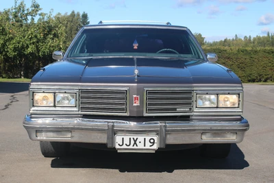 Oldsmobile Custom Cruiser 1985, kuva 2/20