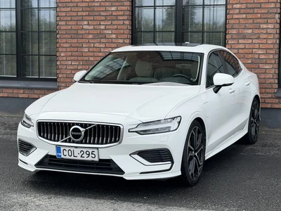 Volvo S60 T8 Twin Engine AWD Inscription 2020, photo 4/21