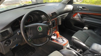 Skoda Superb 2003, photo 2/20