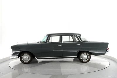 Mercedes-Benz 220 1964, kuva 2/17