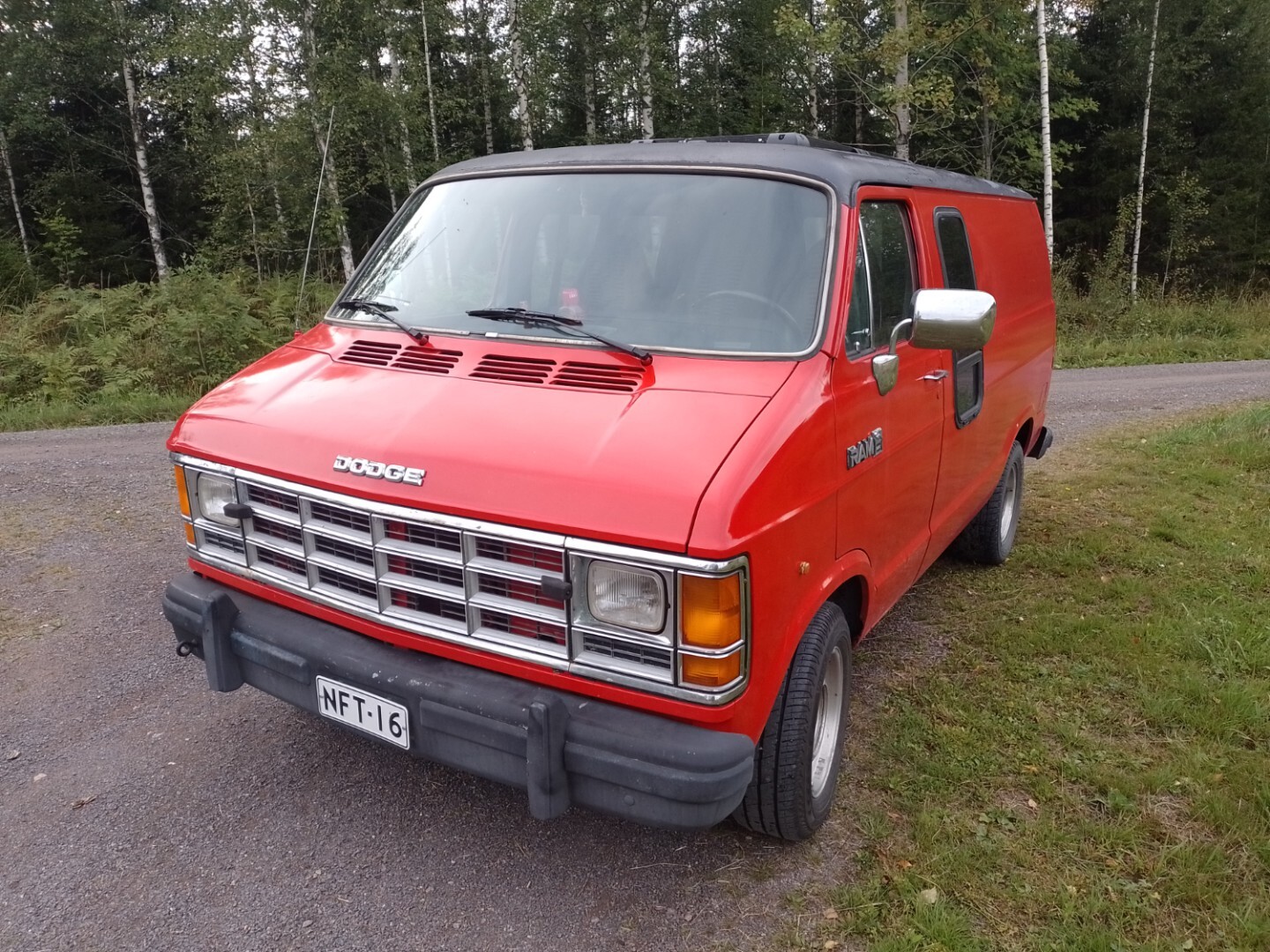 Dodge B250