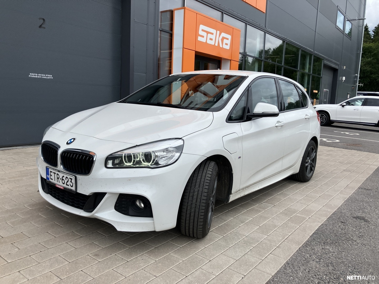 BMW 225