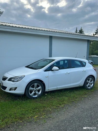 Opel Astra 2012, photo 1/17