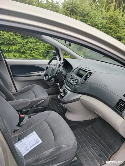 Mitsubishi Grandis 2007, photo 4/10