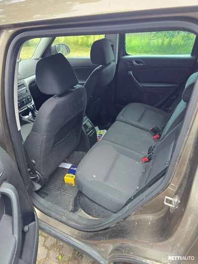Skoda Yeti 1,6 TDI Adventure GreenLine 2011, kuva 5/6