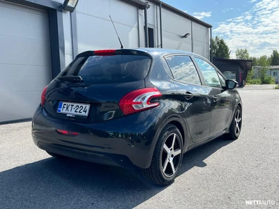 Peugeot 208 1.4 Vti 2012, photo 2/4