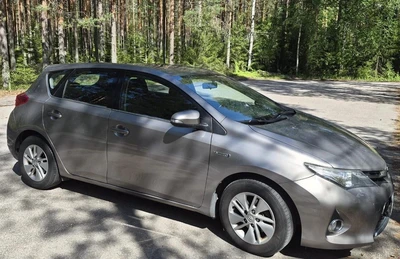 Toyota Auris 1,8 Hybrid Active 2014, kuva 2/5
