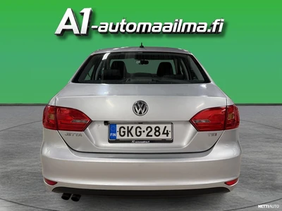 Volkswagen Jetta 2012, photo 6/16