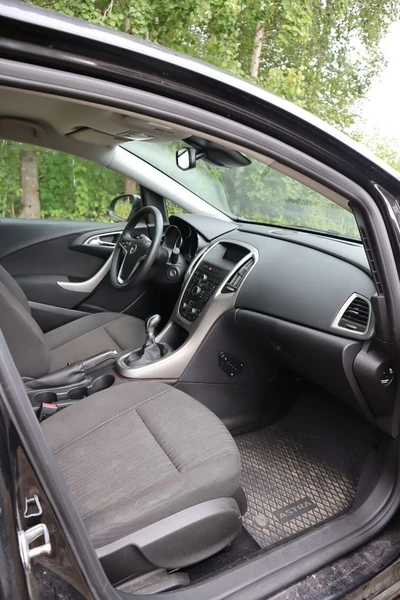 Opel Astra 2011, kuva 7/17