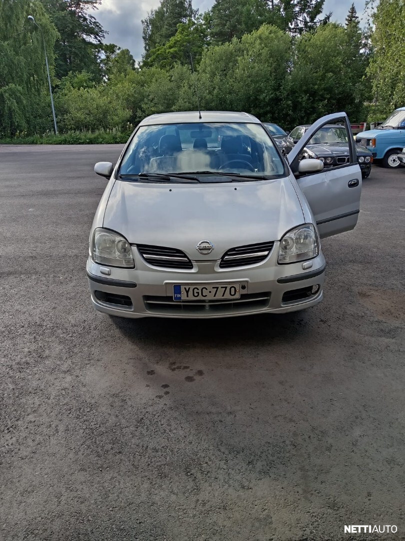 Nissan Almera Tino