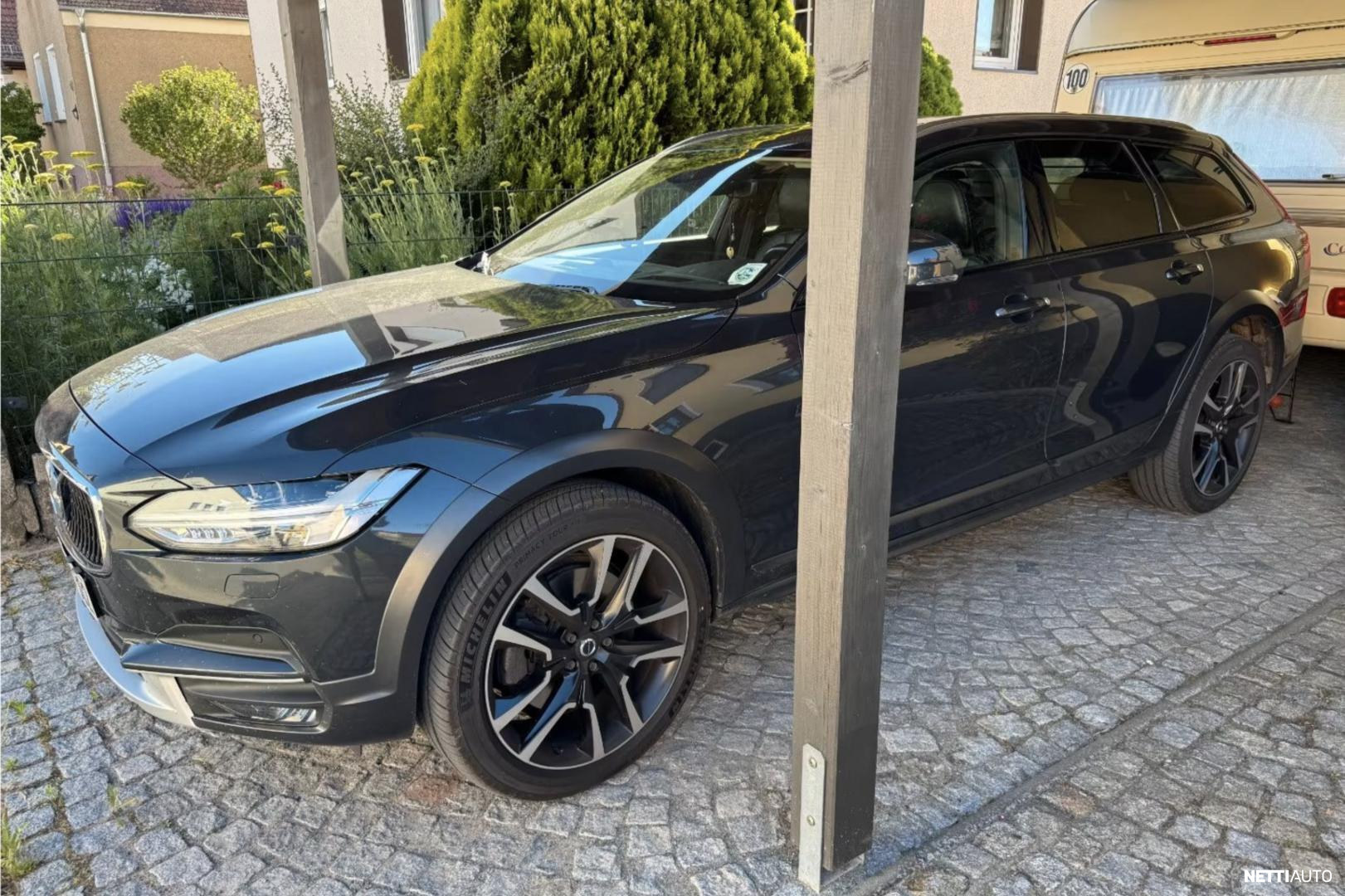Volvo V90 Cross Country