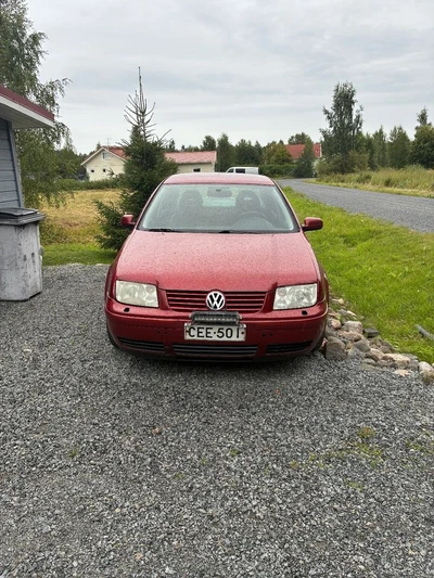 Volkswagen Bora 1,6 Firstline Juhlamalli 1999, kuva 2/5