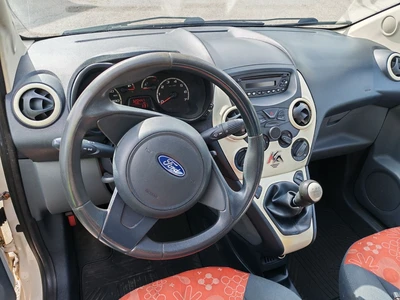 Ford Ka 1,3 TDCi 75 hv Trend M5 3-ovinen 2009, photo 2/7
